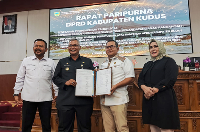 SEPAKAT: DPRD Kudus bersama Pj bupati Kudus menyetujui Ranperda APBD tahun 2024.