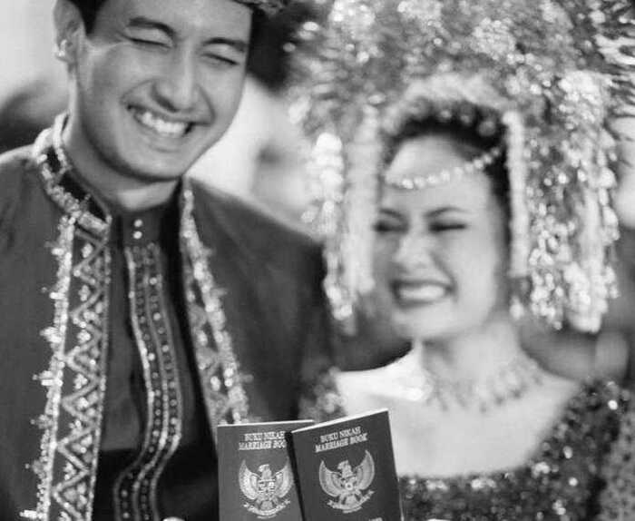 Potret Hanggini yang menikah dengan kekasihnya, Luthfi Aulia pada hari ini, Sabtu (2/12).