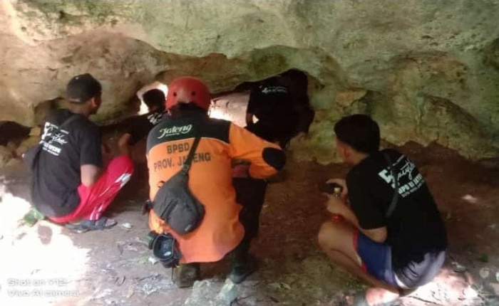 Pencarian  sopir rombongan kampanye asal Semarang yang hilang misterius di Goa Terawang, Kecamatan Todanan, Kabupaten Blora.