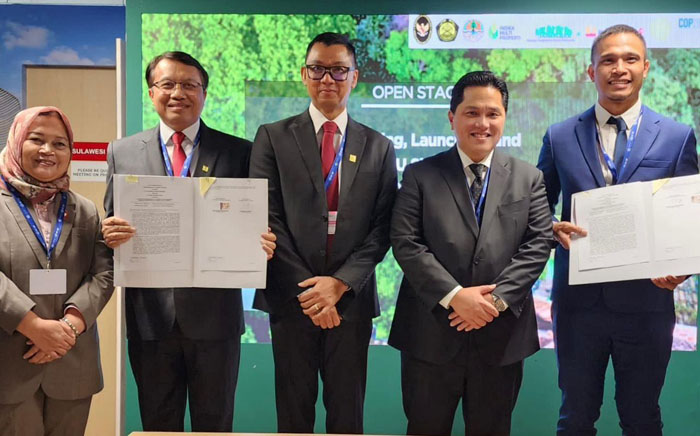 MOU: Dari kiri, Deputi Bidko Pengelolaan Lingkungan dan Kehutanan Kemenkomarves Nani Hendiyati, Dirut PLN EPI Iwan Agung Firstantara, Dirut PLN Darmawan Prasodjo, Menko Marves ad interim Erick Thohir.