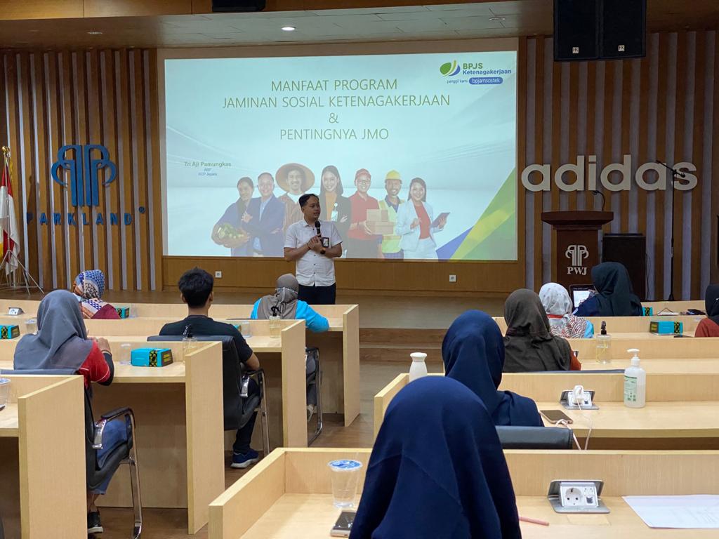 INOVASI: BPJS Ketenagakerjaan Jepara mengisi materi terkait penggunaan aplikasi JMO kepada para karyawan perusahaan PT PWI&nbsp;pada Rabu (20/12).