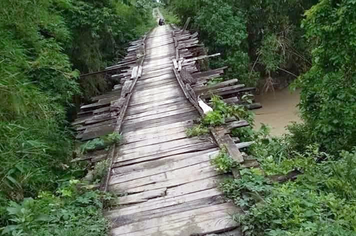 RUSAK: Kondisi jembatan yang diusulkan perbaikan.
