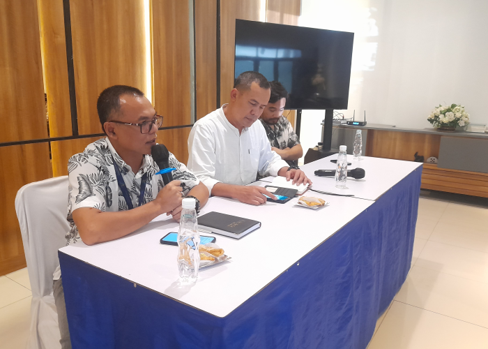 JELASKAN: Perwakilan PT BPR Bank Jepara Artha (Perseroda) Jamaluddin Kamal memberikan penjelasan saat pers rilis baru-baru ini.