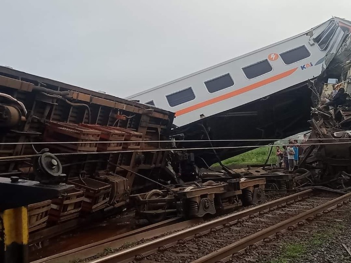TKP: Kecelakaan kereta api terjadi di Cicalengka, Kabupaten Bandung, Jumat (5/1).