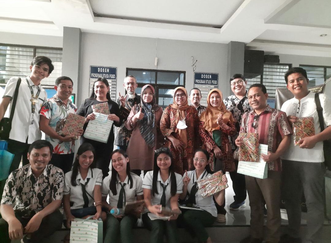 SINERGI: Dosen dan mahasiswa CBSUA Filipina belajar gamelan dan tari di Prodi PGSD Universitas Muria Kudus (UMK) pada Maret 2023 lalu.