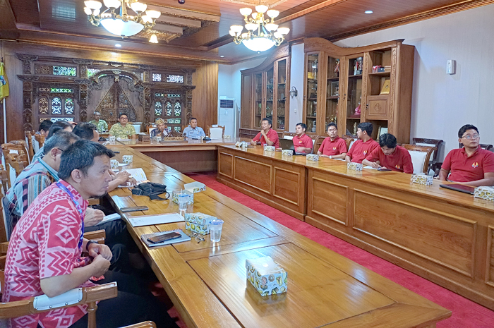 RAPAT: Steering Committee JIFBW dan Pemkab Jepara berdiskusi tentang pelaksanaan pameran mebel internasional yang digelar akhir Februari mendatang.