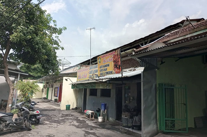 KINI: Bekas Stasiun Puri di Kota Pati menjadi tempat usaha seperti warung makan dan juga tempat karaoke.