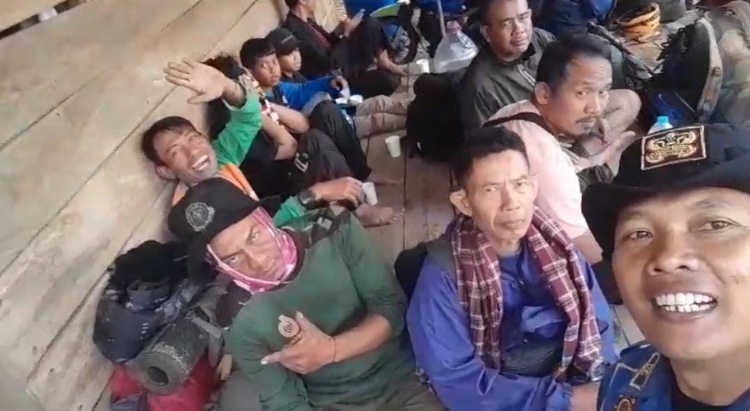 DITEMUKAN: 13 pendaki tersesat di Gunung Pangrango ditemukan dalam kondisi selamat, Senin (29/1).