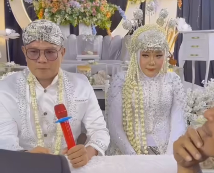 PROSESI: Pernikahan Andika Kangen Band dan Ayu Kartika Agustina.