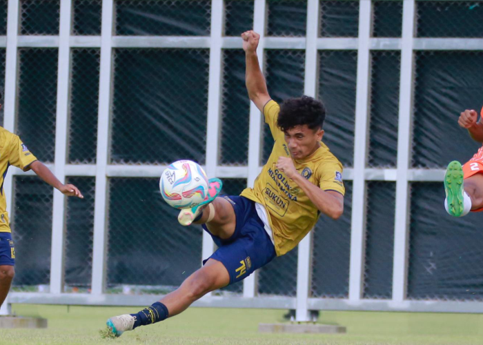 MEMBANGGAKAN: Striker Persiku Jr Mufdi mendapat tawaran menjalani seleksi Timnas U-19 belum lama ini.