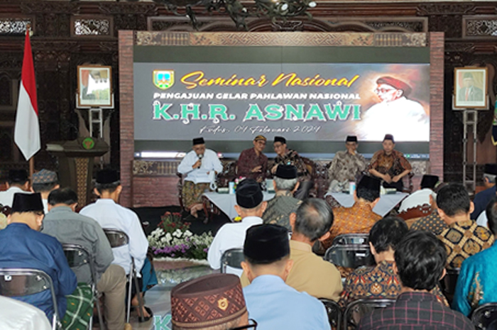 DITINDAKLANJUTI: Pemkab Kudus menyelenggarakan seminar nasional pengajuan gelar pahlawan nasional KH. Raden Asnawi kemarin sore.
