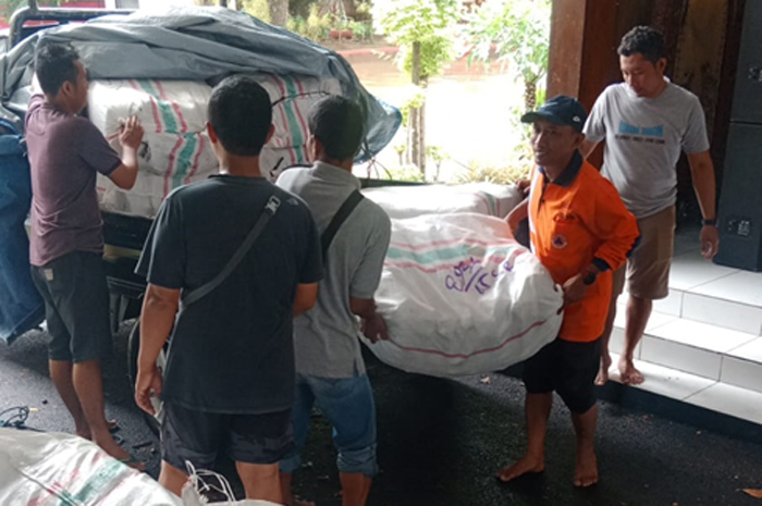 SIAP DIDISTRIBUSIKAN: Ratusan paket survival kits dari BRI Cabang Purwodadi siap diberikan kepada warga korban banjir yang membutuhkan.
