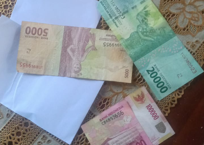 SERANGAN FAJAR:  Gelombang amplop atau biasa disebut serangan fajar mulai meramaikan masa tenang pemilu di Kabupaten Rembang.