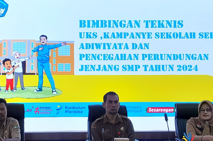 SOSIALISASI: Plt. Kepala Dinas Pendidikan Kabupaten Blora Irfan Agustian Iswandaru saat memberikan sambutan.