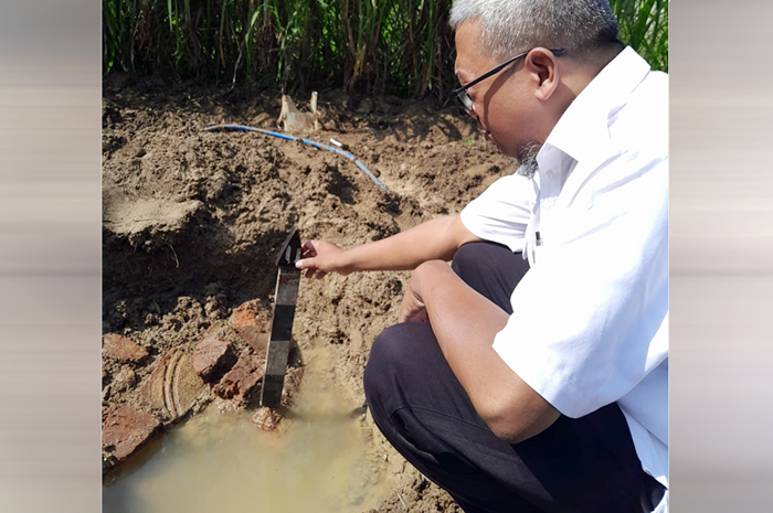 CEK: Jajaran Bidang Kebudayaan Dinporabudpar meninjau lokasi penemuan situs Kerajaan Majapahit belum lama ini.