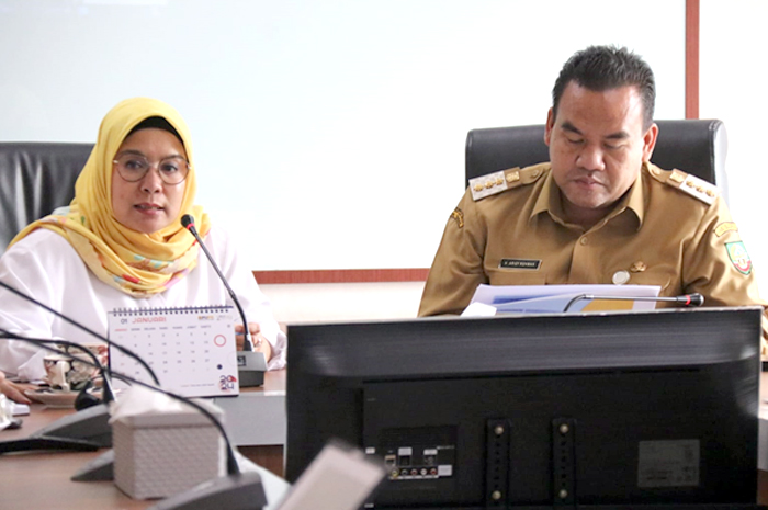 DISKUSI: Bupati Blora Arief Rohman saat bersilaturahmi ke Kepala BBPJN Jateng DIY, Rien Marlia.