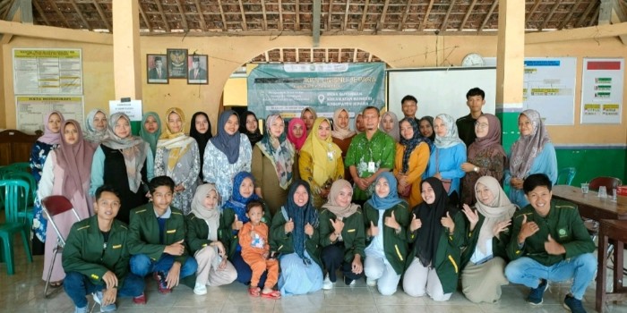 NO STUNTING BEST PARENTING: Tim KKN Unisnu Jepara di Desa Guyangan bersama narasumber dan peserta seminar cegah stunting.