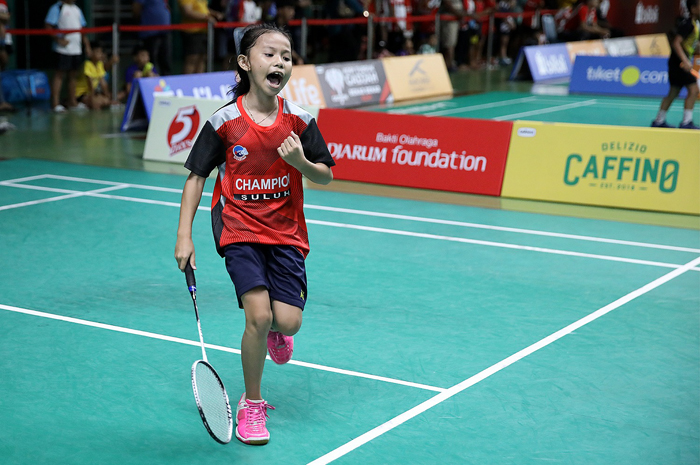 BERSAING: Atlet badminton usia dini mengikuti kejuaraan bulutangkis antar klub Mitra PB Djarum.