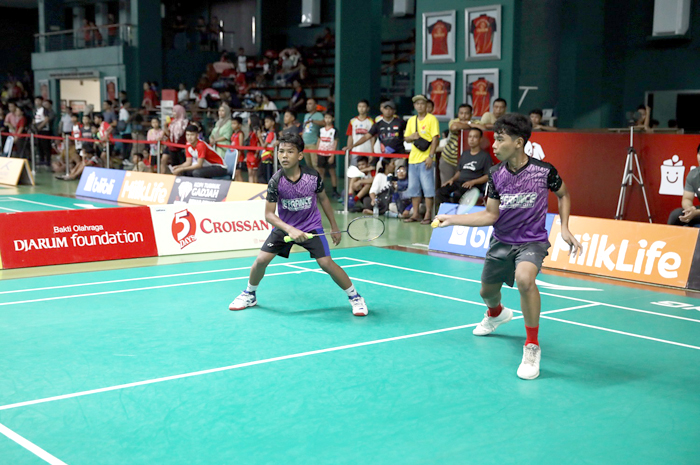 BERSAING: Atlet badminton usia dini mengikuti kejuaraan bulutangkis antar klub Mitra PB Djarum.