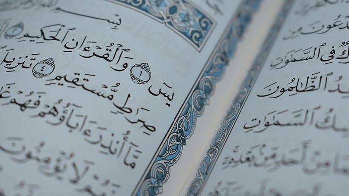 ILUSTRASI: Membaca Surah Yasin di malam Nisfu Syaban.