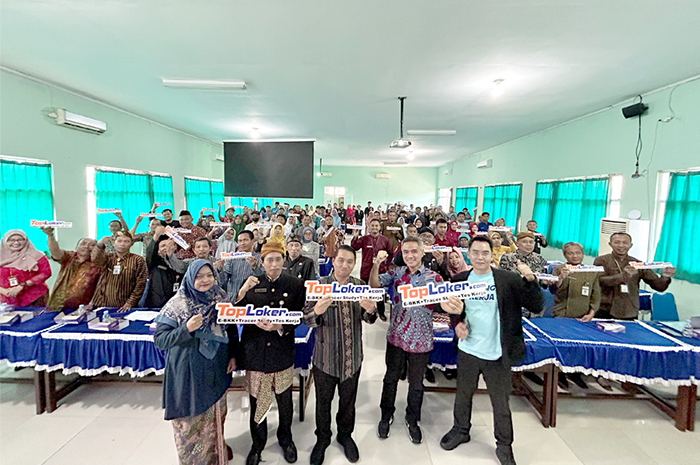 SMANELA UNTUK RADAR KUDUS KOLABORASI: Wikan Sakariyanto (Dirjen Vokasi Kemendikbud, 2020-2022), Deyas Yani Rahmawan (Kacabdin Wil. III Jateng ) dan Joseph Teguh Santoso (Rektor Universitas Stekom)