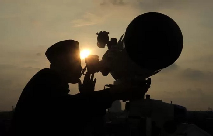 ILUSTRASI melihat hilal penetapan 1 Ramadhan.