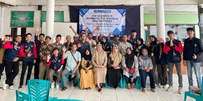 KOMPAK: Tim KKN Desa Mantingan, Kecamatan Tahunan, Kabupaten Jepara saat sosialisasi bahaya nyamuk Demam Berdarah Dengue (DBD) di Desa Mantingan.