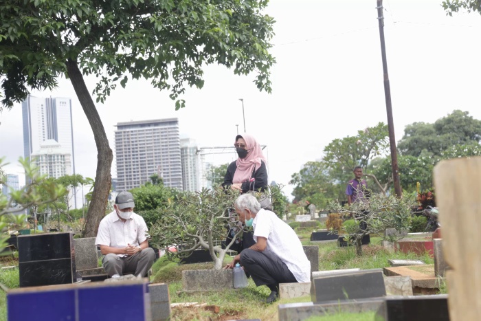 ILUSTRASI Ziarah Kubur.