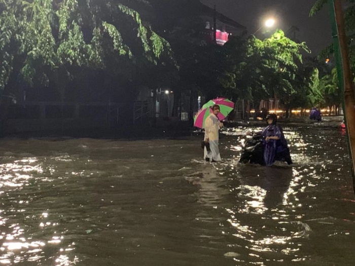 Kondisi banjir di Kota Lama Semarang.