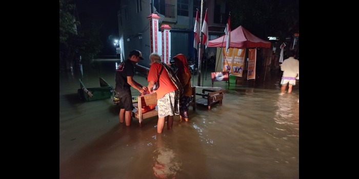 PEDULI: BRI Cabang Purwodadi peduli korban banjir di Grobogan.