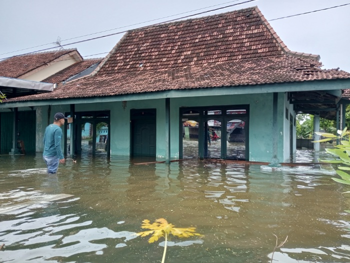 Kondisi banjir di area pemukiman masyarakat Dukuh Poncomulyo Desa Gadudero kemarin masih terendam banjir.