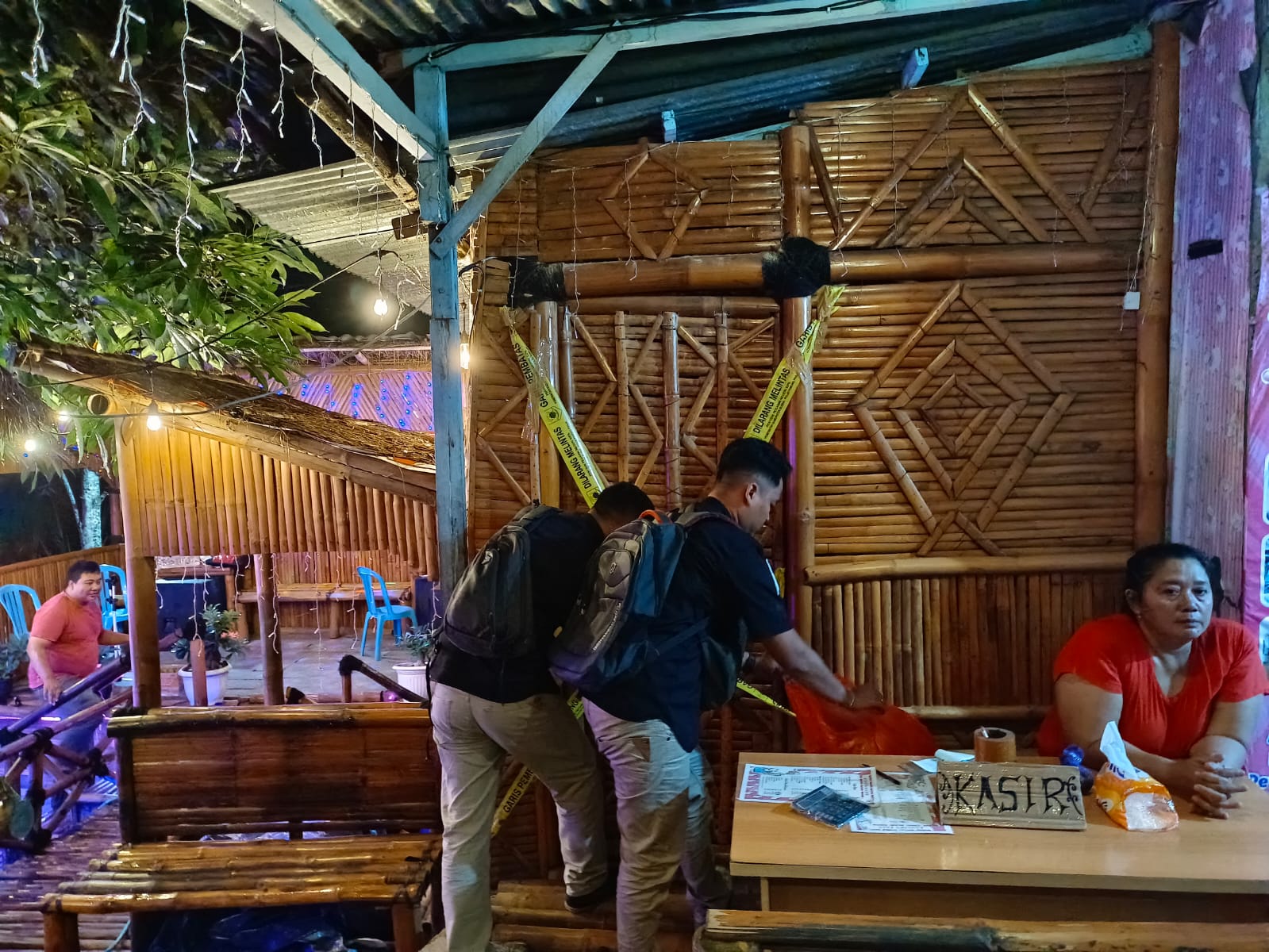DITUTUP: Salah satu karaoke di depan pom bensin Sambong disegel Satpol PP Blora baru-baru ini.
