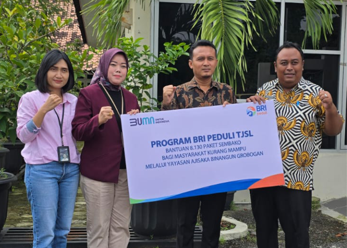 PEDULI SOSIAL: BRI Purwodadi menyerahkan bantuan sembako diterima Ketua Yayasan Aji Saka Binangun, Kamis (21/3).