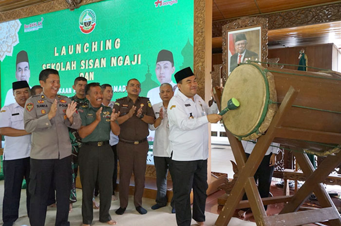 BUKA: Bupati Blora Arief Rohman secara simbolis melaunching program Sekolah Sisan Ngaji (SSN) di pendopo Rumah Dinas Bupati.