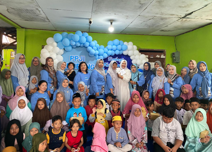 BERBAGI: Anggota Perkumpulan Penyelenggara Jasaboga Indonesia (PPJI) Rembang berbagi keceriaan sekaligus mengedukasi soal makanan sehat kepada anak yatim-piatu dan dhuafa, Jumat (22/3).