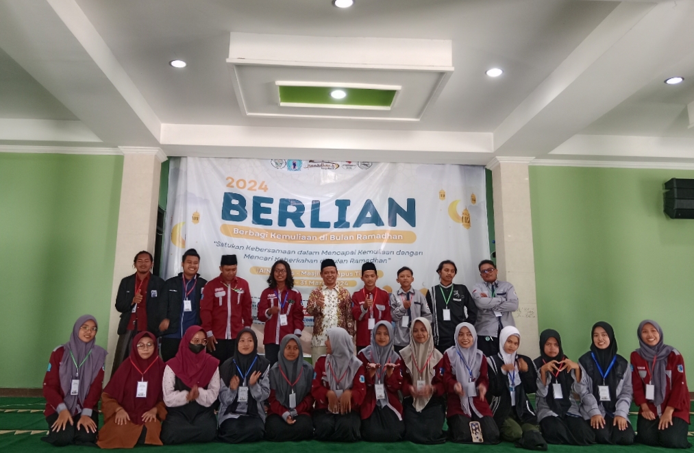 BERLIAN: Organisasi Mahasiswa (Ormawa) IAIN Kudus menggelar kegiatan BERLIAN (Berbagi Kemuliaan di Bulan Ramadhan) pada Sabtu-Minggu (30-31/3).