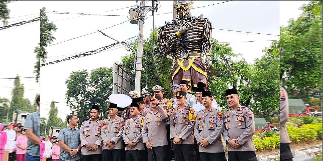 DIRESMIKAN: Kapolres Grobogan AKBP Dedy Anung Kurniawan meresmikan patung knalpot berbentuk Garuda Bhayangkara (GARBHA) di Jalan Gajah Mada Purwodadi