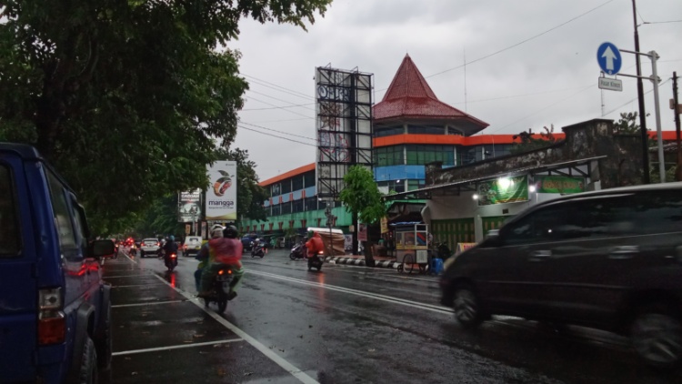 JELANG MUDIK : Salah satu titik ruas jalan dalam kota Pasar Kliwon berpotensi terjadi kemacetan saat momen mudik lebaran.