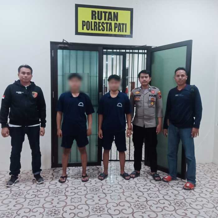 DITANGKAP: Dua tersangka pengeroyokan diamankan pihak kepolisian di Rutan Mapolresta Pati