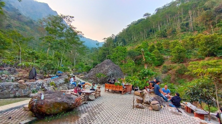 Wisata Joglo Dopang Kudus.