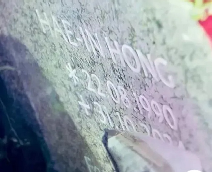 Batu Nisan bertulisan nama Hong Hae In disebut isyaratkan ending Queen of Tears.