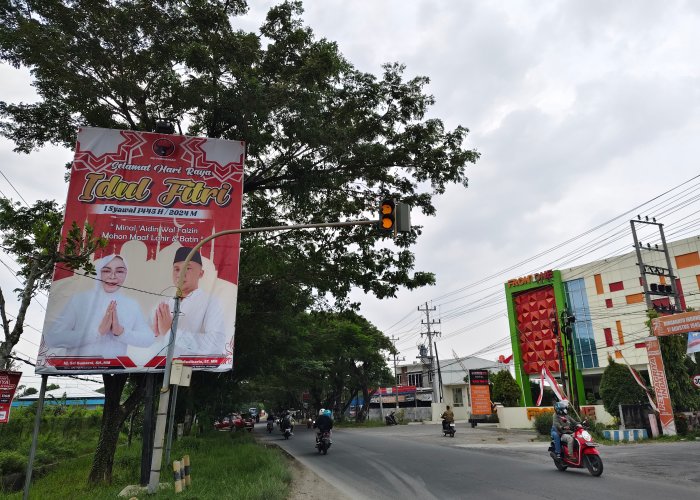 MULAI TERPASANG:&nbsp; Baliho gambar Agus Sudiharto Ketua BSPN DPC PDIP Grobogan bersama Ketua DPC PDI P Grobogan Sri Sumarni terpasang di Jalan Gajah Mada Purwodadi.