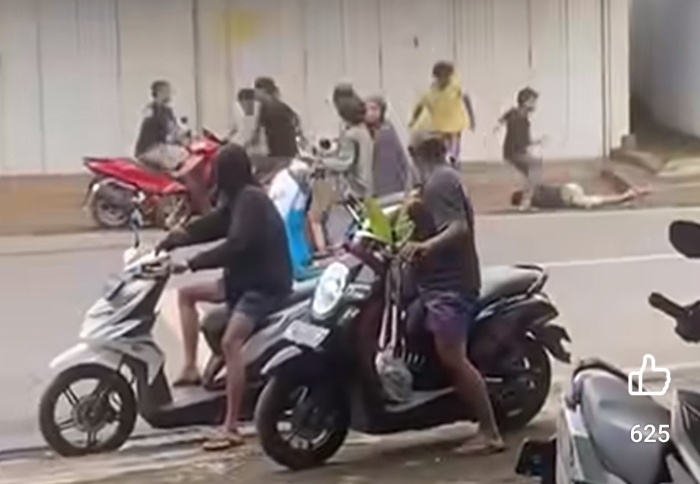 Video aksi pengeroyokan di Bawah, Batealit Jepara.