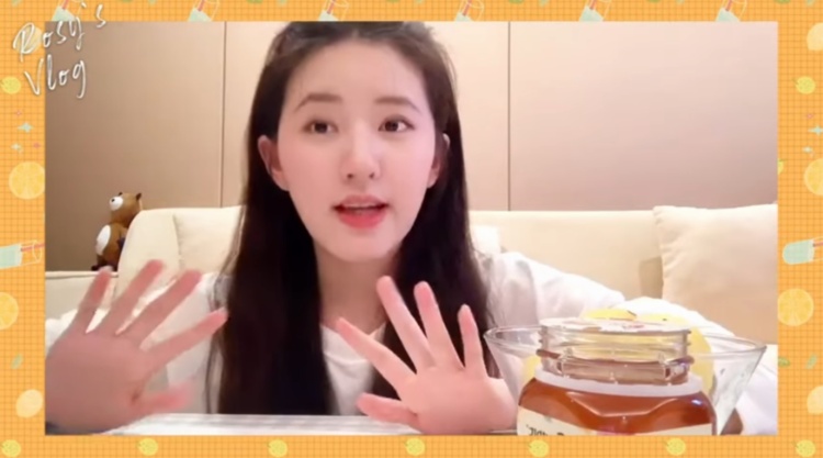 Aktris China Zhao Lusi membagikan resep ramuan herbal untuk kecantikan dan mengatasi kulit kusam.