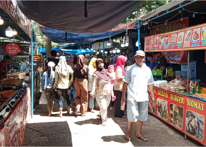 RAMAI: Pedagang memadati TRP Kartini saat momen syawalan beberapa waktu lalu.