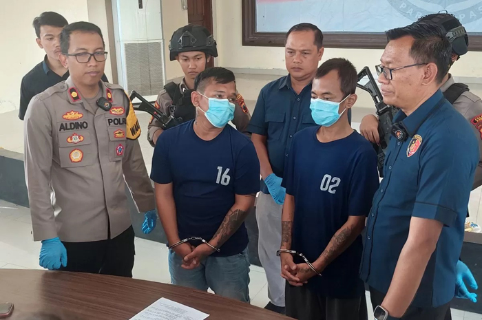 Wakapolres Demak Kompol Aldino Agus Anggoro didampingi Kasatreskrim AKP Winardi gelar perkara kasus pembunuhan di Desa Mijen, Kecamatan Mijen.