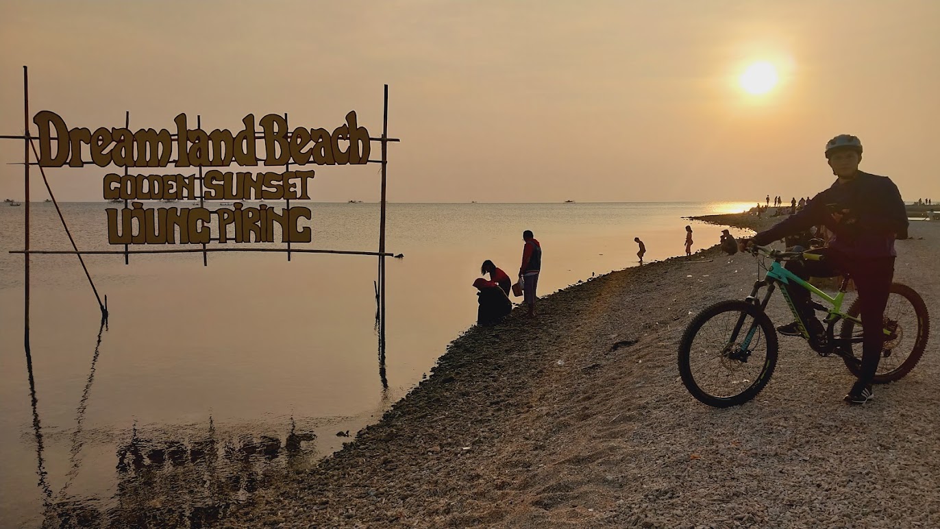 View Sunset Pantai Ujung Piring.