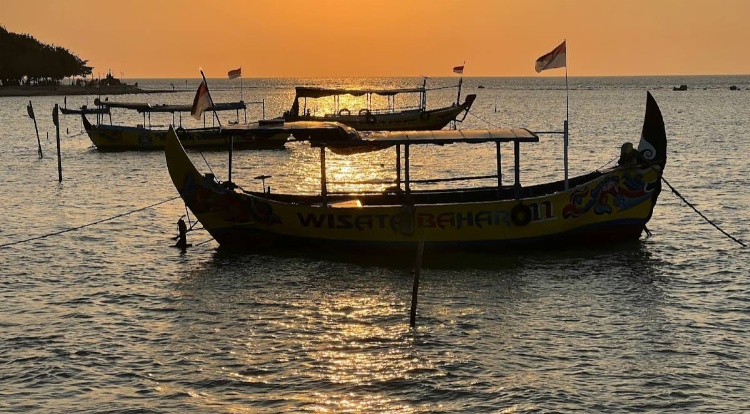 View Pantai Bandengan.