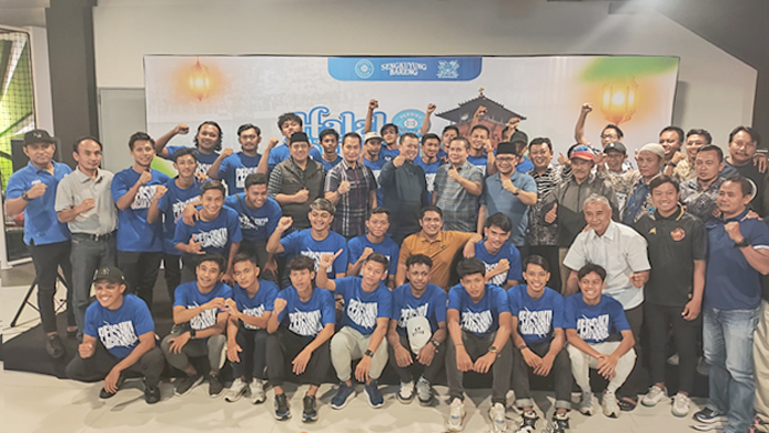 TARGETKAN LIGA 2: Para pemain Persiku dan manajemen menghadiri halalbihalal dan ramah tamah Persiku Road To Liga 2 Supersoccer Arena.