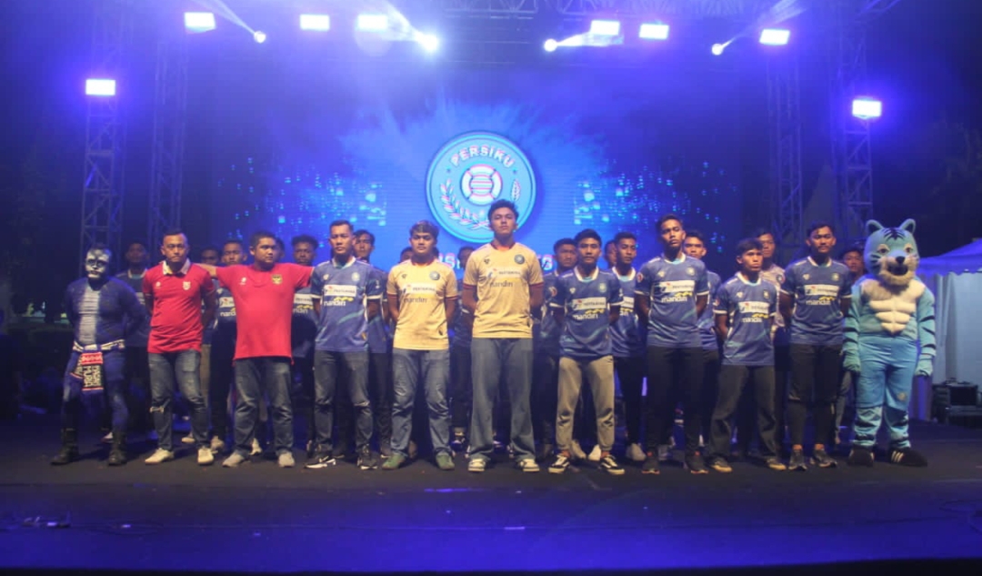 MEWAH: Launching jersey baru dan memperkenalkan sponsor yang mendukung Persiku ke Liga 3 Nasional.